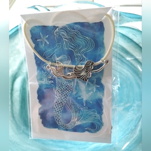 New in Package Mermaid Necklace - Picture 2 of 6